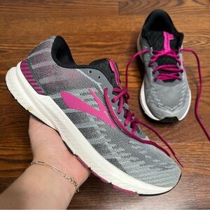 Brooks Ravenna 10 running shoes in a gray & purple size Women’s 8 / Medium (B)